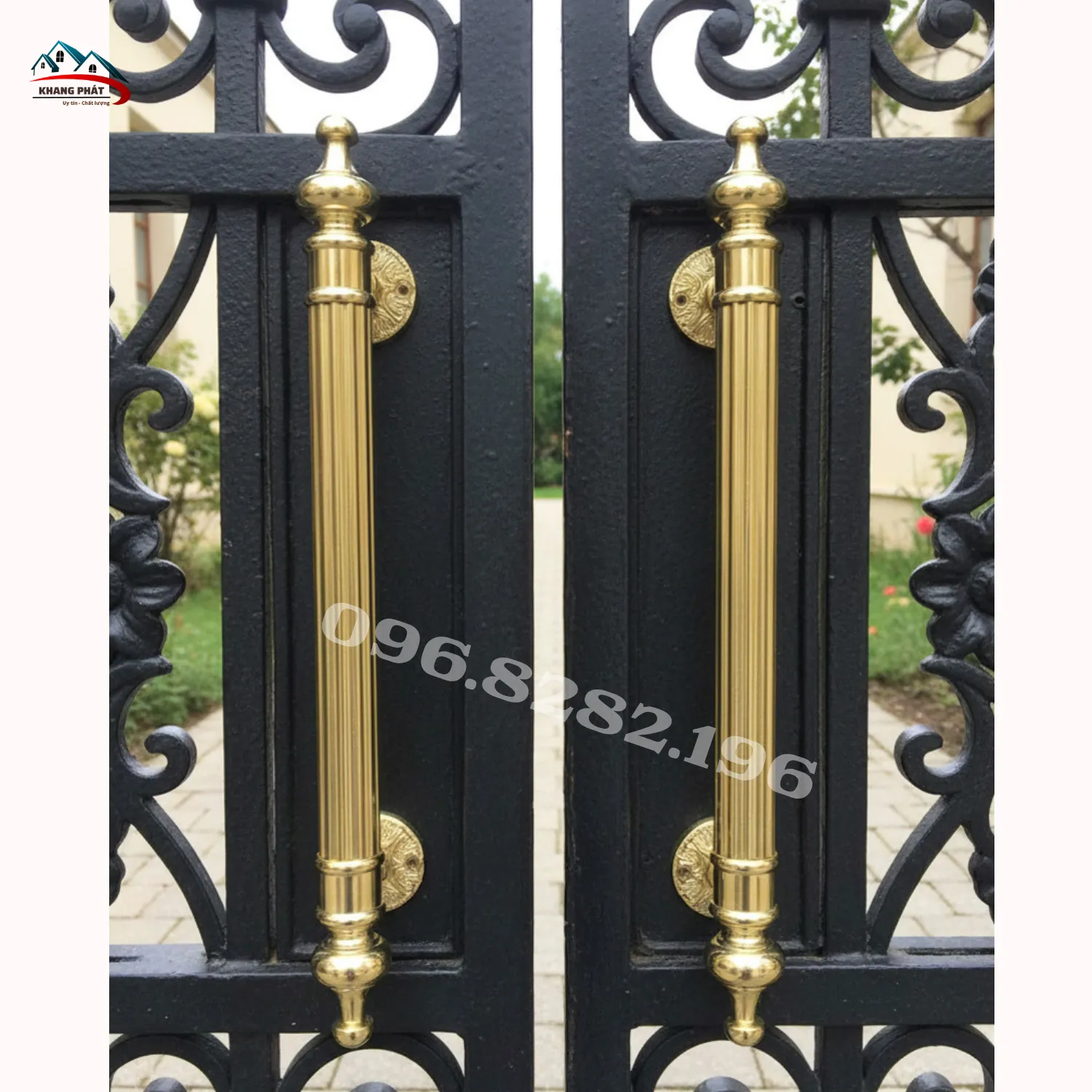 Cặp tay kéo đồng lắp trên cửa cổng sắt mỹ thuật