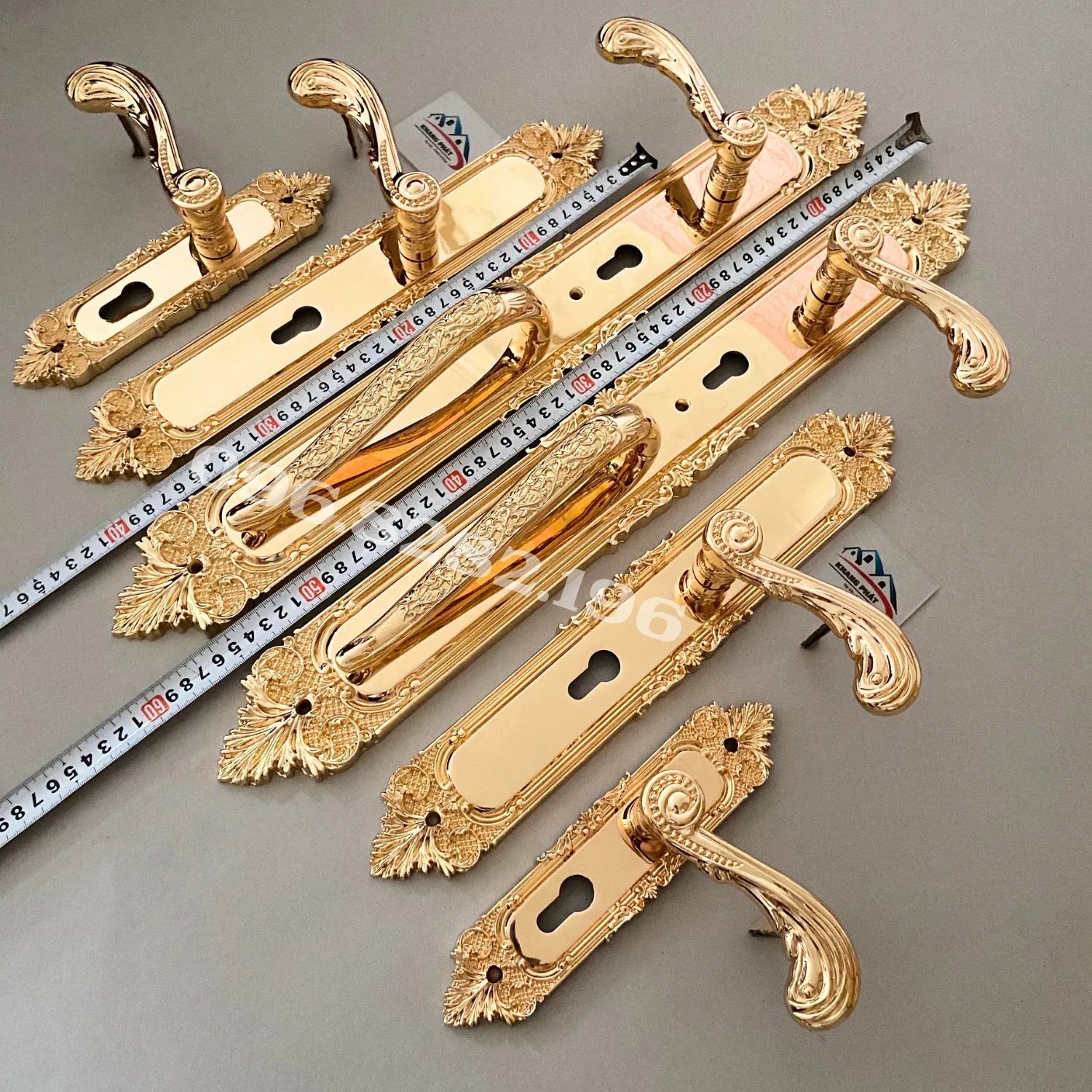 So sánh 3 kích thước khóa cửa bằng đồng KP1919 vàng 24K