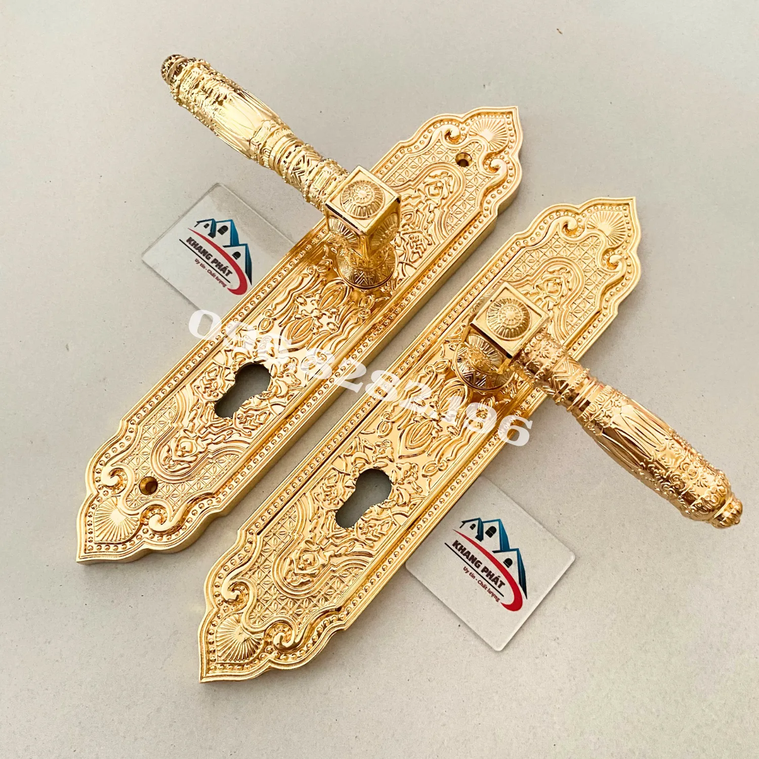 Chi tiết hoa văn hai mặt ốp đồng KP999