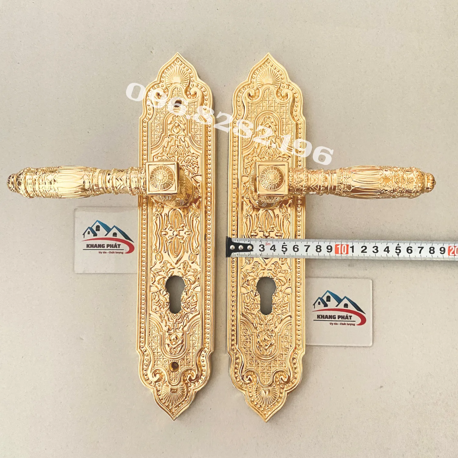 Đo chiều rộng mặt ốp khoá cửa chính mạ vàng 7cm