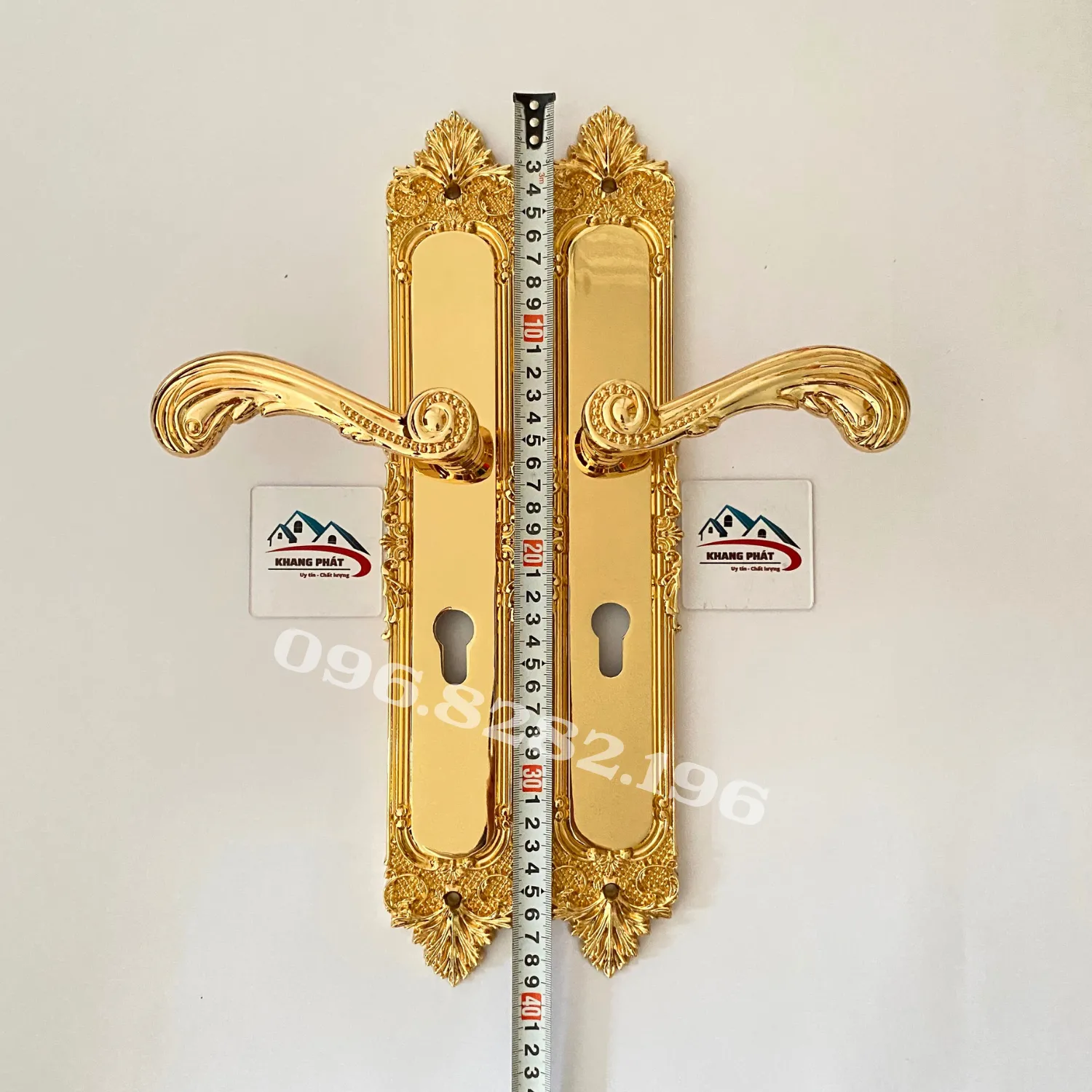 Khóa cửa chính bằng đồng KP1919 dài 40cm thực tế