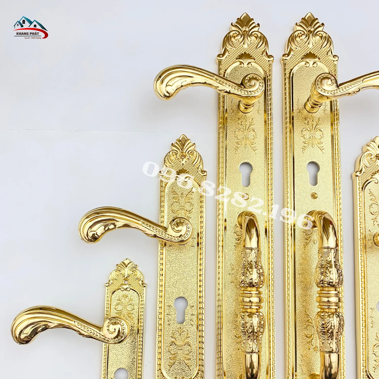Góc cận tay gạt cong của khóa cửa đồng KP7283 cao cấp