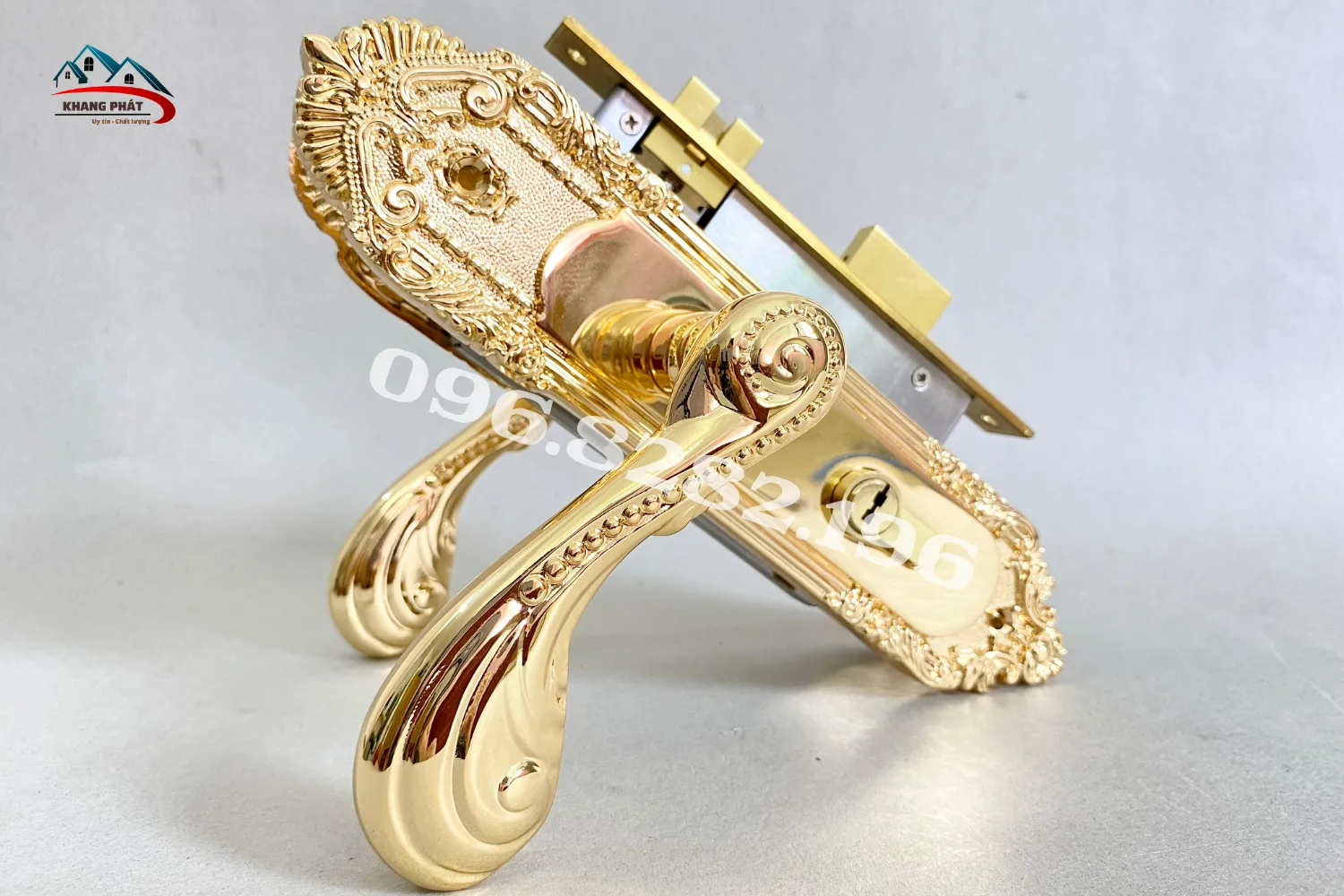 góc chụp nghiêng thân khóa