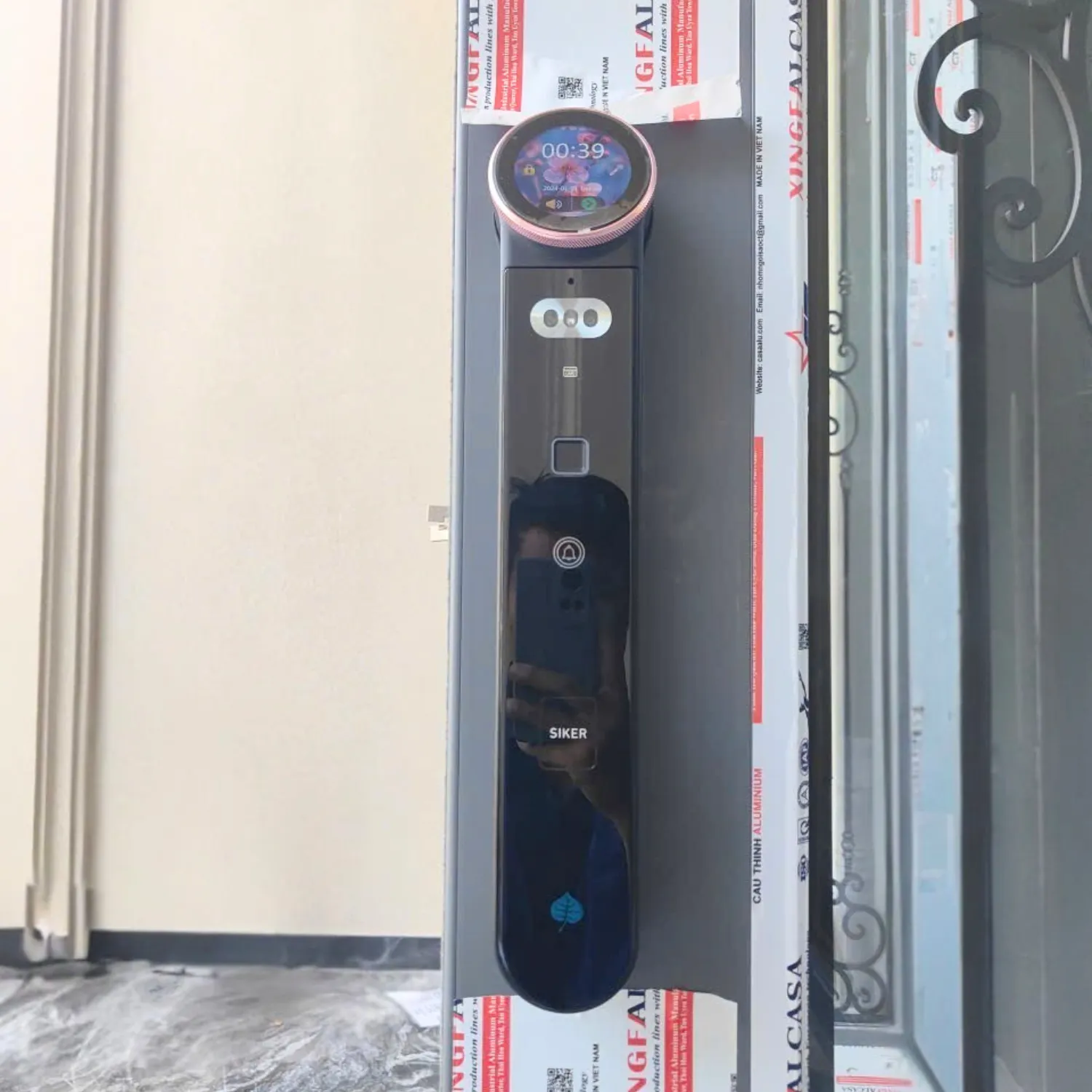 Khóa Siker KTS900AI lắp mặt ngoài cửa gỗ hiện đại
