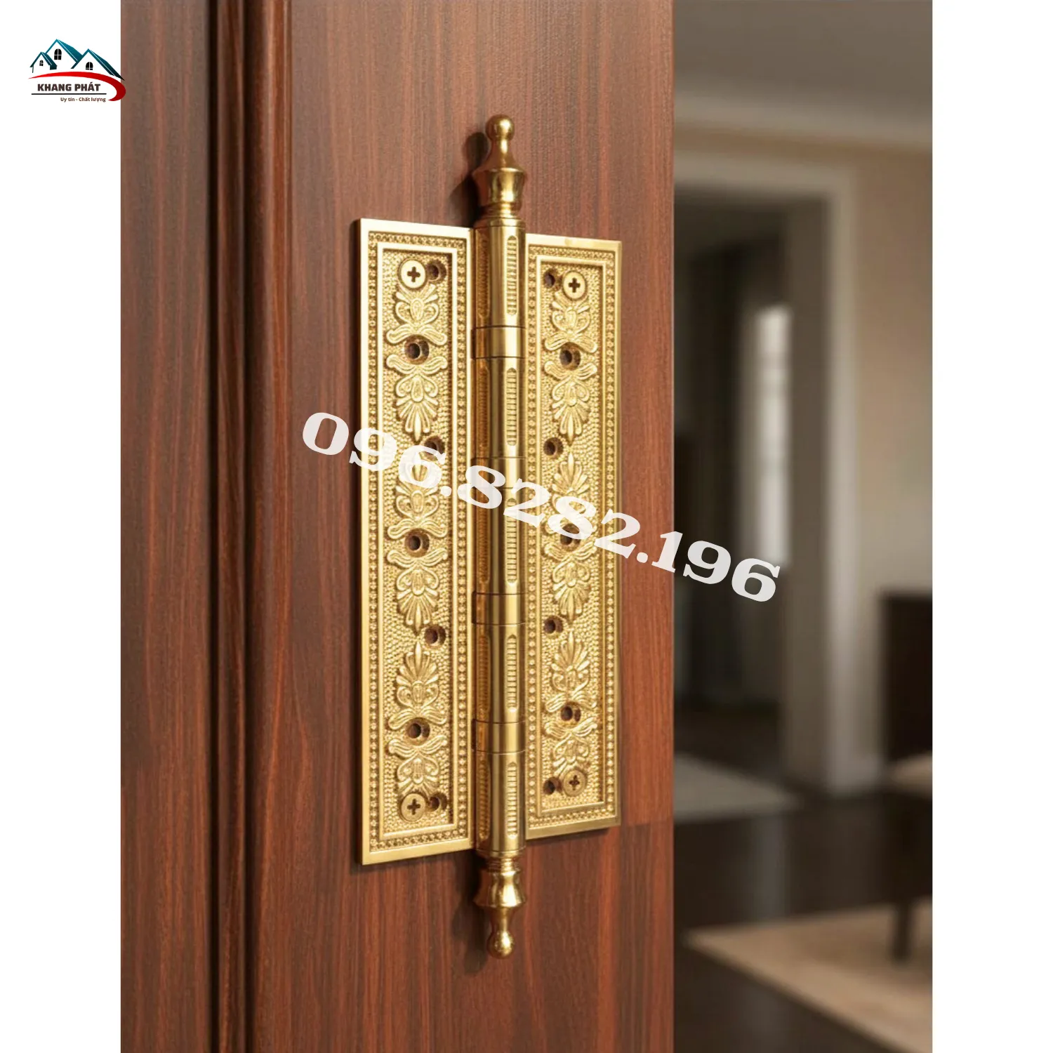 Bản lề đồng hoa văn bóng dài 25cm lắp trên cửa gỗ đẹp