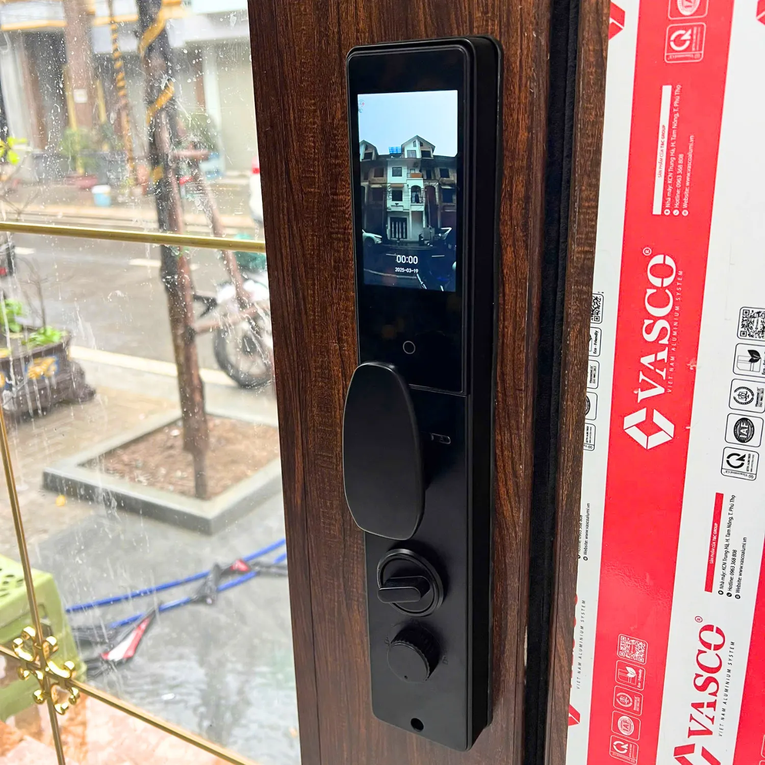 Mặt trong khóa điện tử Siker KTS110PR với màn hình quan sát