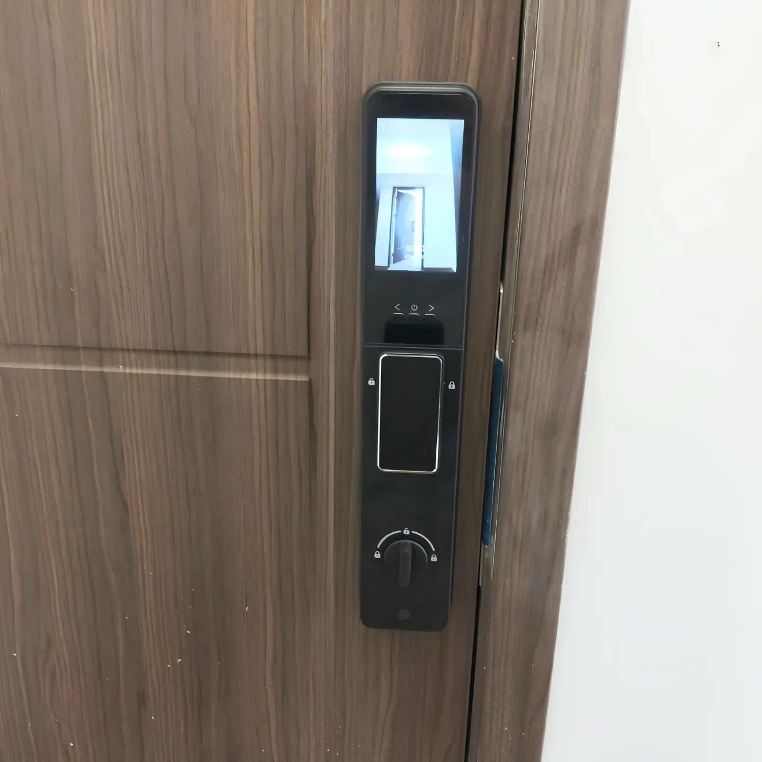 Mặt trong khóa thông minh Siker KTS950MC lắp cửa gỗ