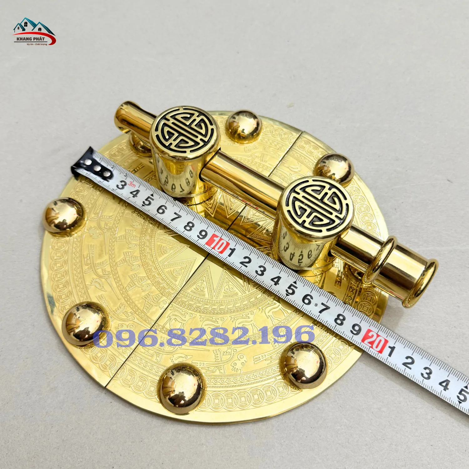 Đo thực tế đường kính mâm đồng 20cm bằng thước đo