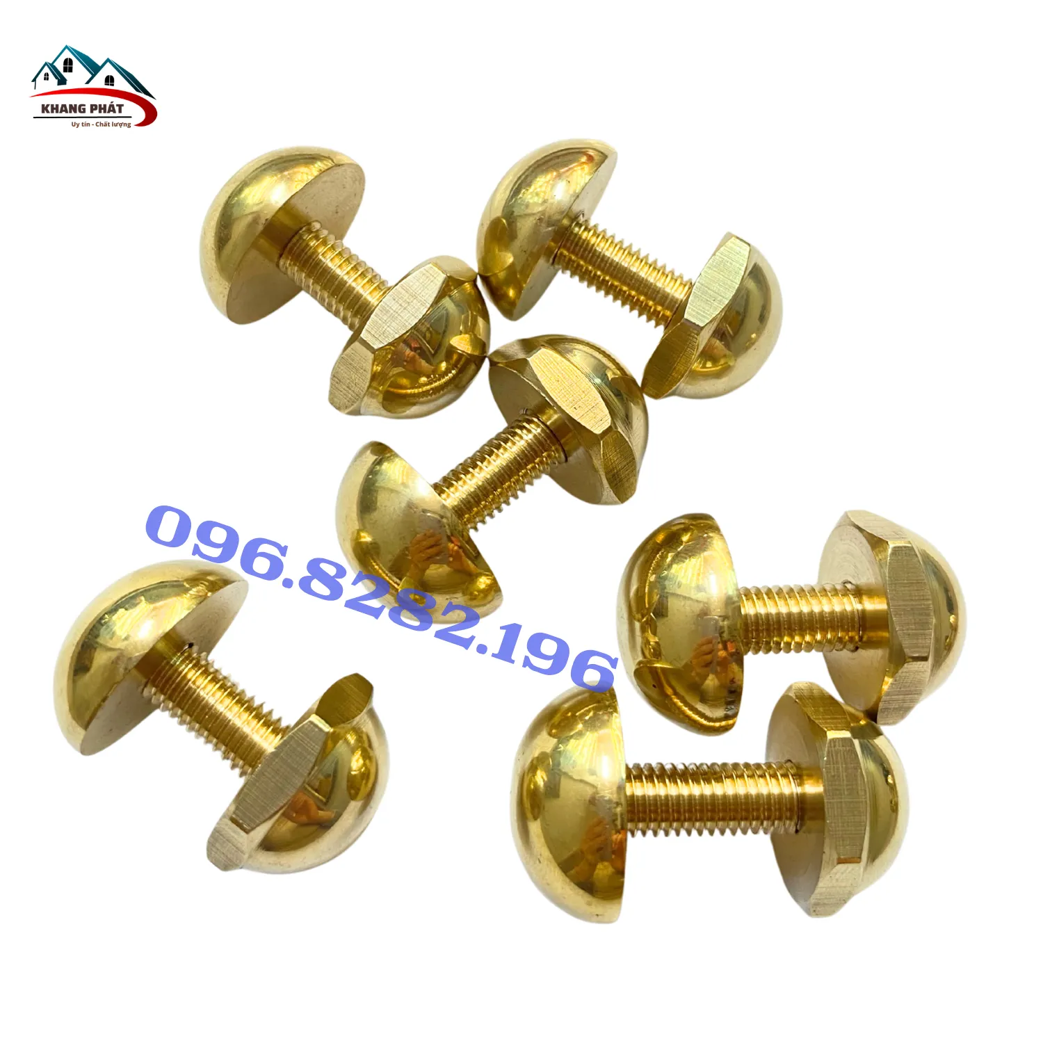 đinh mũ đồng lắp trên cửa cổng biệt thự