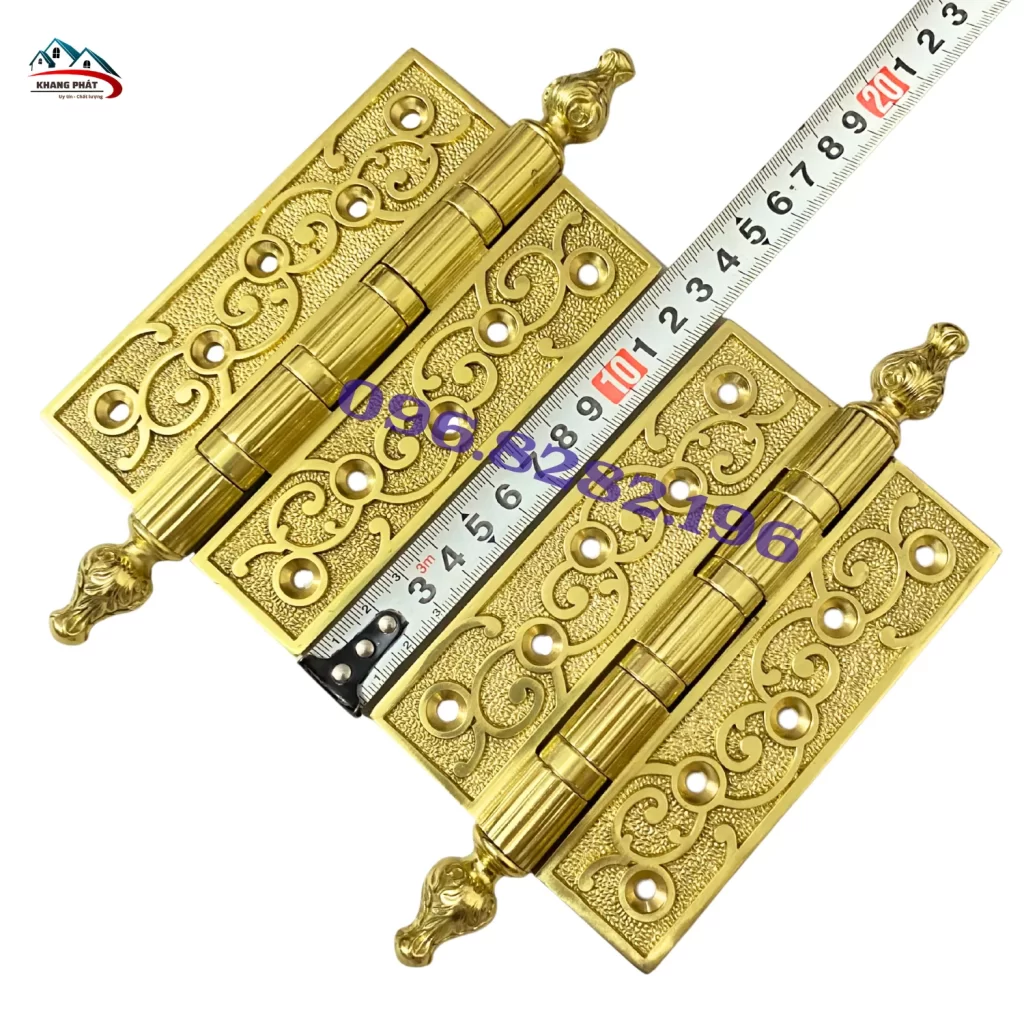 Chi tiết hoa văn bản lề đồng